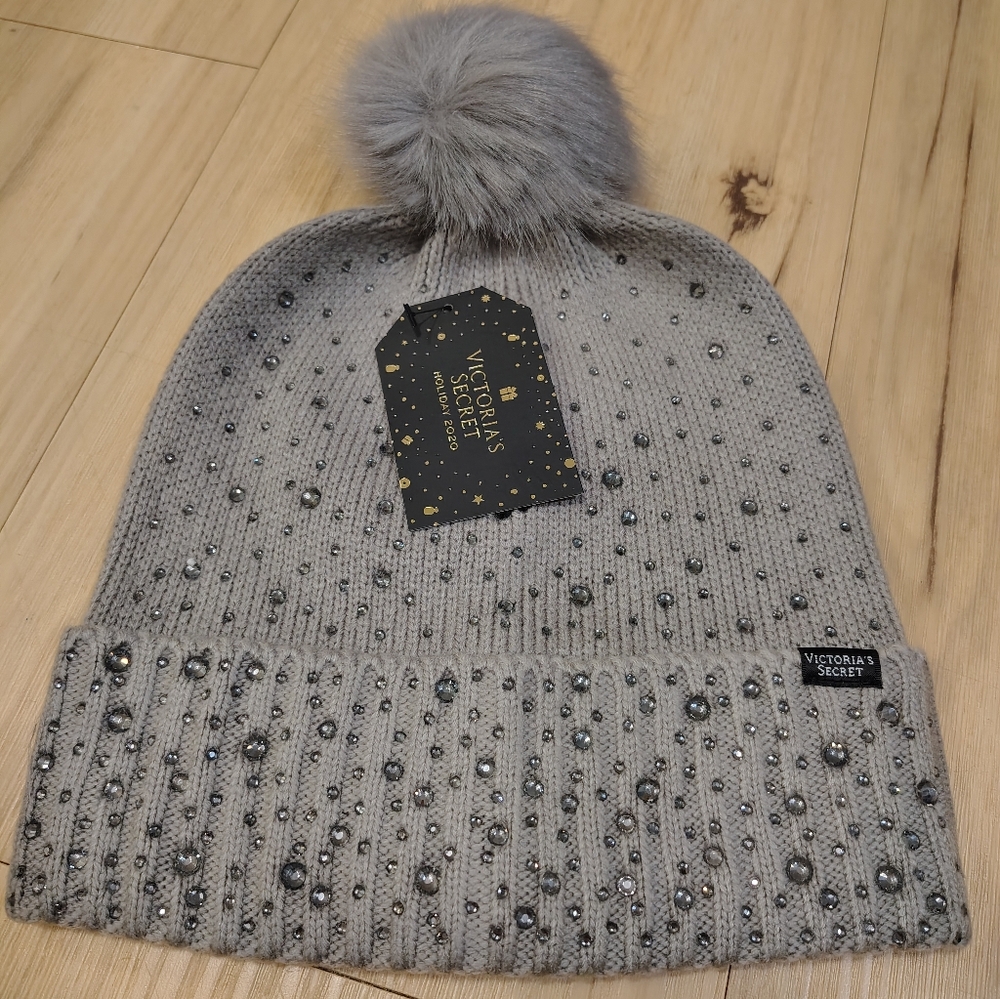Victoria's Secret Holiday 2020 Pom Beanie